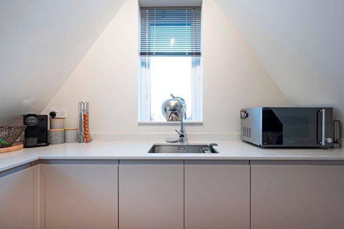 2 Bedroom Flat For Sale In High Street, Walton-On-Thames, KT12