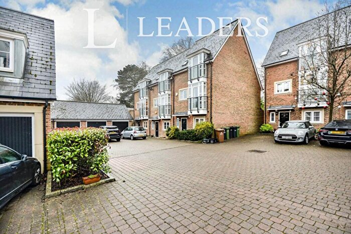 4 Bedroom Terraced House To Rent In Caberfeigh Close, Redhill, RH1