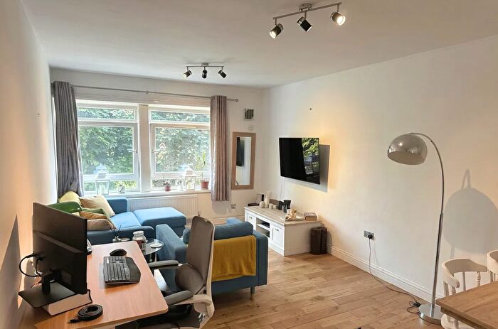 2 Bedroom Flat For Sale In Falcon House, Morden Road, Wimbledon, SW19