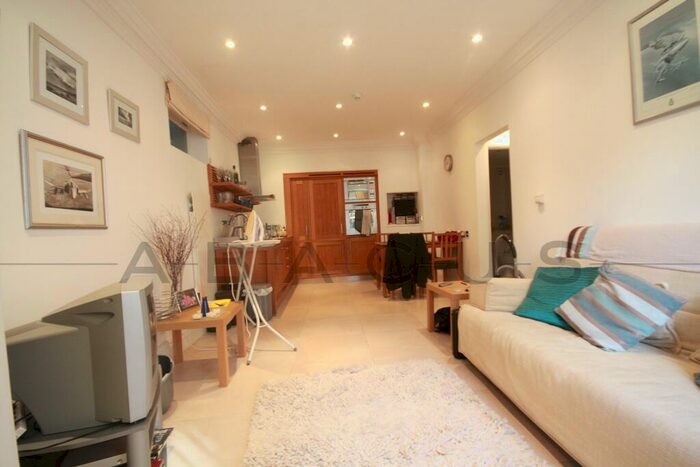 1 Bedroom Flat To Rent In , Greencroft Gardens, South Hampstead, NW6