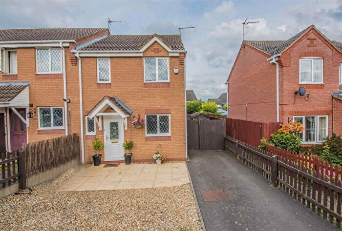 3 Bedroom End Of Terrace House To Rent In Wentin Close, Corby, NN18