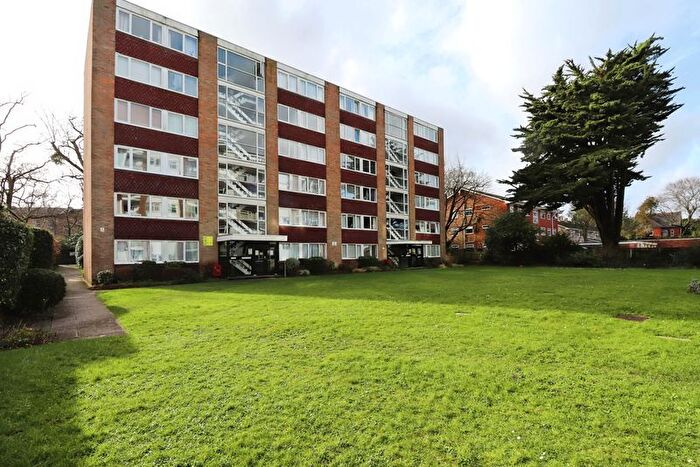 2 Bedroom Flat For Sale In Poole Road, Poole, BH12