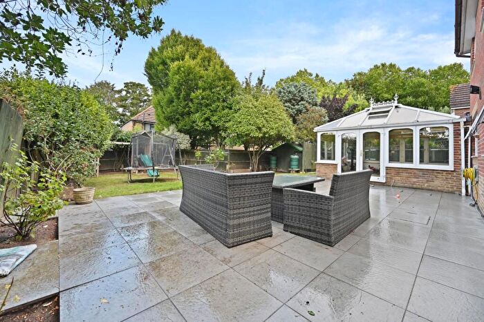 4 Bedroom Detached House For Sale In Lawson Walk, Carshalton, SM5