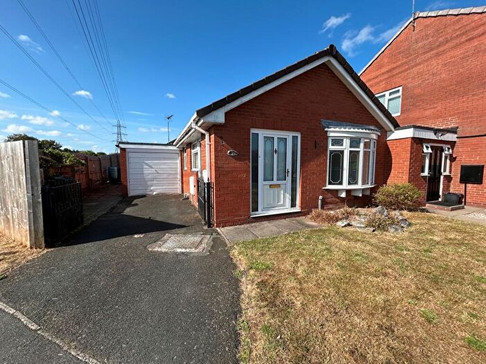 2 Bedroom Bungalow To Rent In Gleads Croft, Halesowen, West Midlands, B62