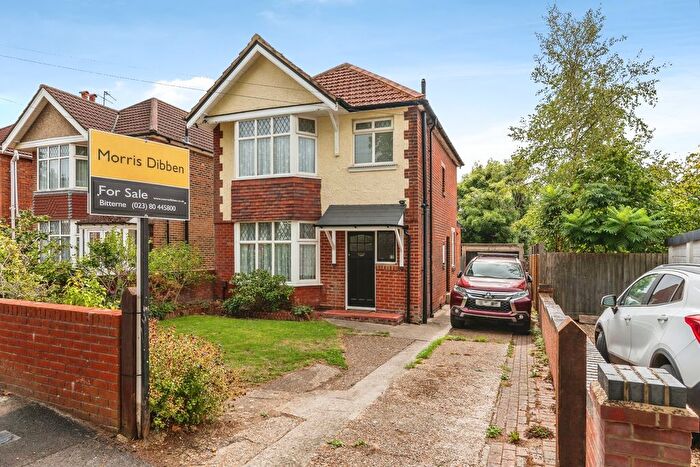 3 Bedroom Detached House For Sale In Bitterne Way, Southampton, Hampshire, SO19