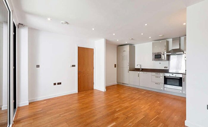 2 Bedroom Flat To Rent In Burgess Springs, Chelmsford, CM1