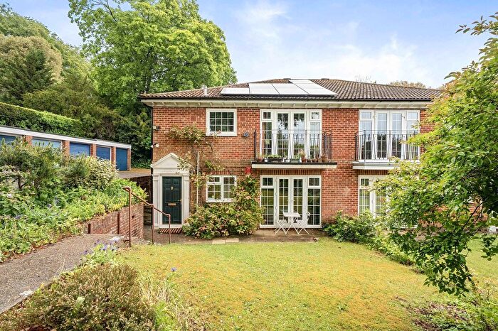 2 Bedroom Maisonette For Sale In Dawn Gardens, Winchester, SO22