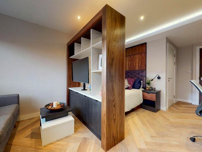 Studio To Rent In Apt, Live Oasis Wade Lane #, LS2