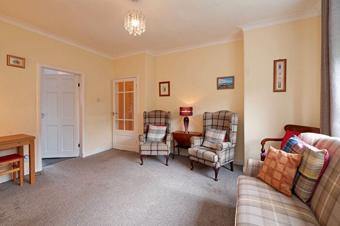 2 Bedroom Semi-Detached Bungalow For Sale In Oxford Road, Renfrew, Renfrewshire, PA4