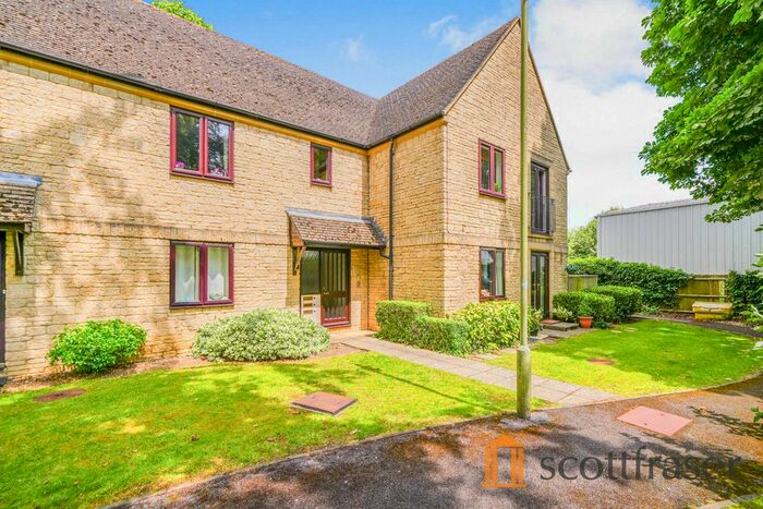 2 Bedroom Flat To Rent In Beechgate, Witney, OX28