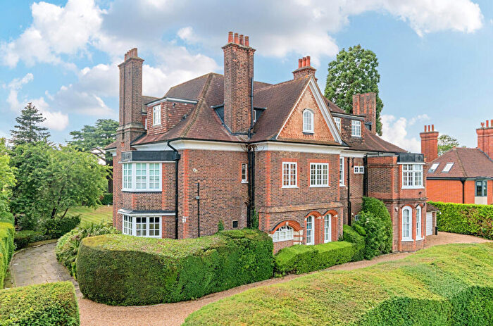 2 Bedroom Apartment For Sale In Wilderness Road, Chislehurst, Kent, BR7