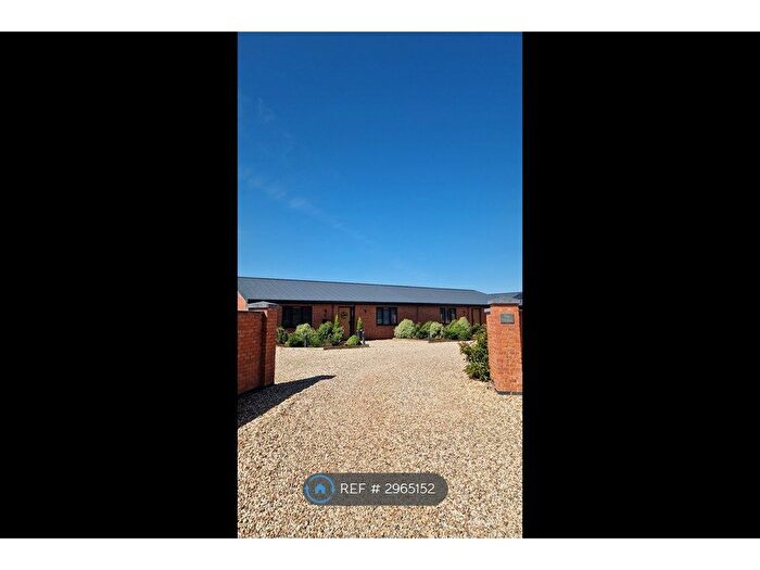 3 Bedroom Bungalow To Rent In The Hides, Alcester, B49