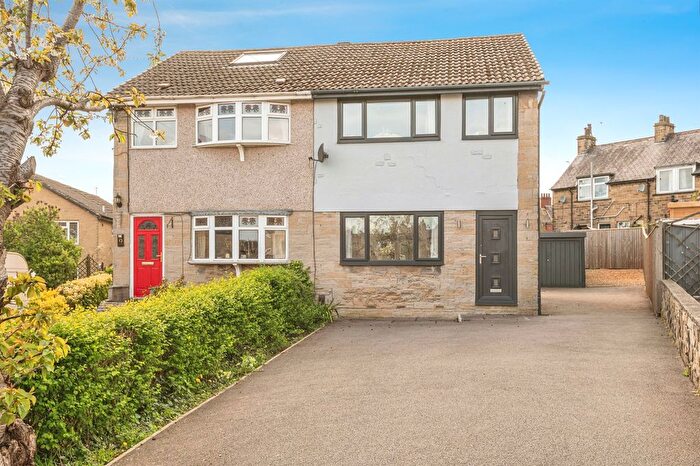 3 Bedroom Semi-Detached House For Sale In Bradley Quarry Close, Huddersfield, HD2