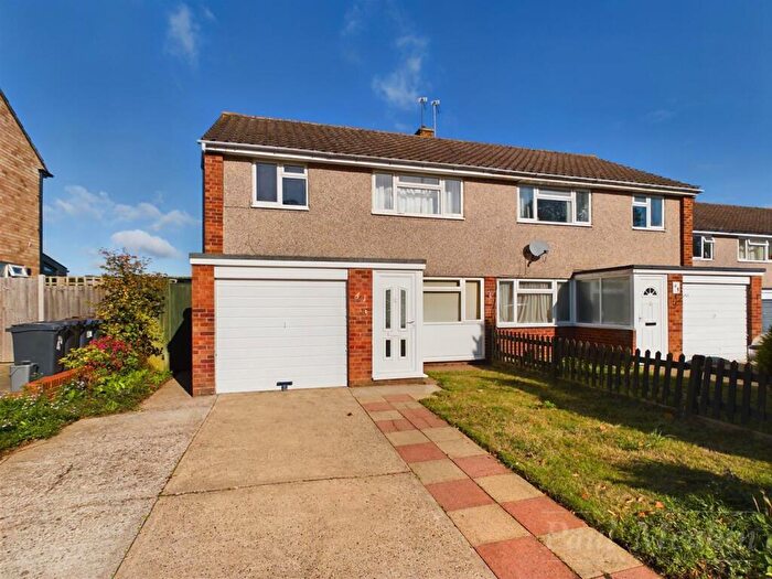 3 Bedroom Semi-Detached House For Sale In Greville Avenue, South Croydon, CR2