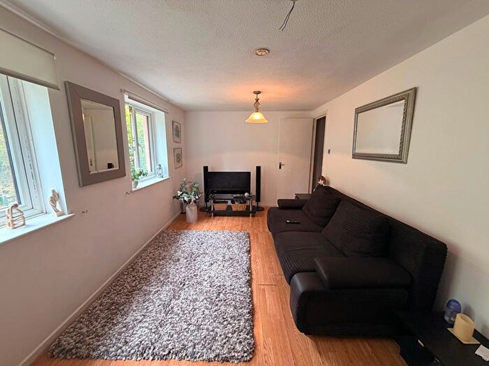 Studio For Sale In Eleanor Way, Waltham Cross, EN8