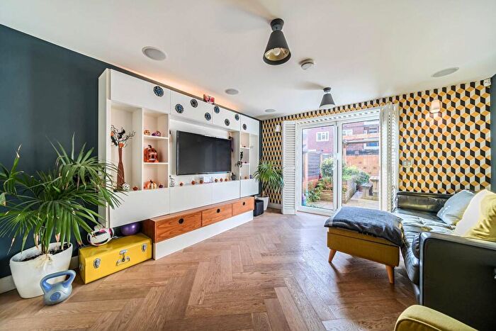 4 Bedroom Terraced House For Sale In Canterbury Place, Elephant And Castle, London, SE17