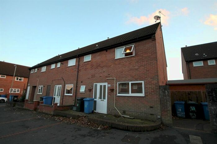 4 Bedroom Semi-Detached House To Rent In Webster Close, Norwich NR5
