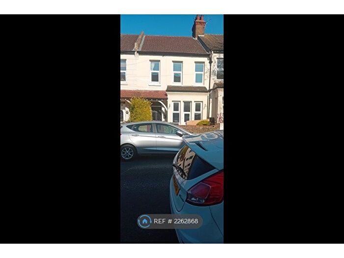 3 Bedroom Terraced House To Rent In Shakespeare Drive, Westcliff-On-Sea, SS0