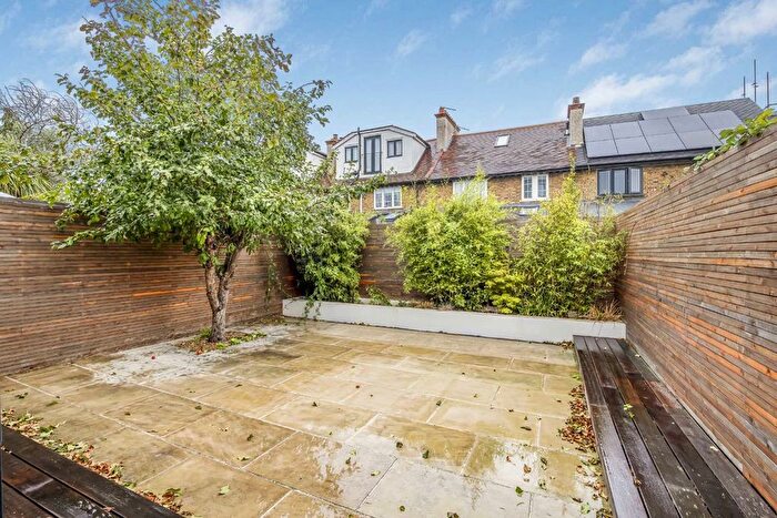 4 Bedroom Property To Rent In The Bungalows, Streatham, SW16