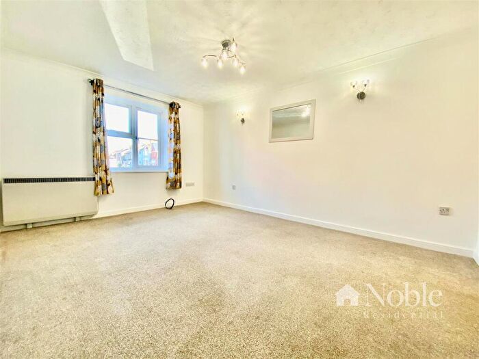 1 Bedroom Retirement Property To Rent In Queenswood House, Eastfield Road, Brentwood, CM14