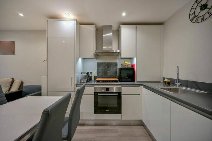 2 Bedroom Flat To Rent In London Road, Sutton, SM3