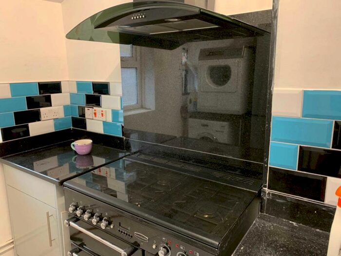 6 Bedroom Terraced House To Rent In Grange Avenue, Reading, RG6