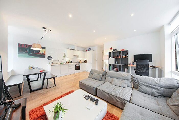 2 Bedroom Flat To Rent In Salusbury Road, London, NW6