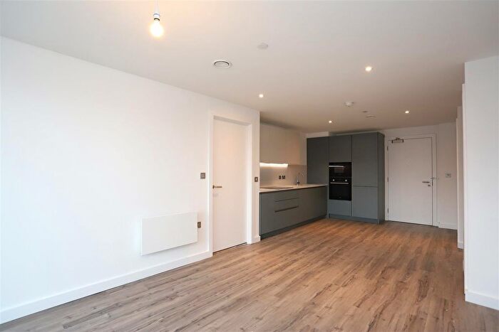 2 Bedroom Flat To Rent In The Railings, Middlewood Locks, M5