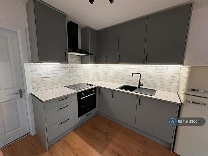 1 Bedroom Flat To Rent In Barnard Lodge, New Barnet, Barnet, EN5