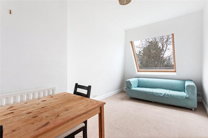 1 Bedroom Flat To Rent In Longley Road, London, SW17