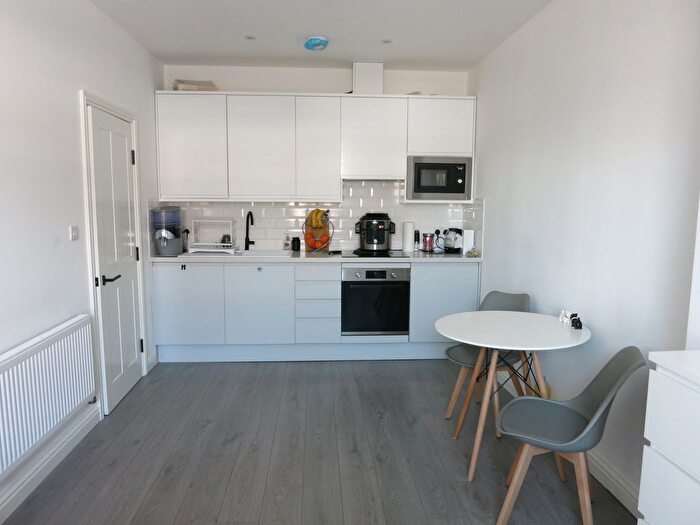 1 Bedroom Flat To Rent In Ewell Road, Surbiton, KT6