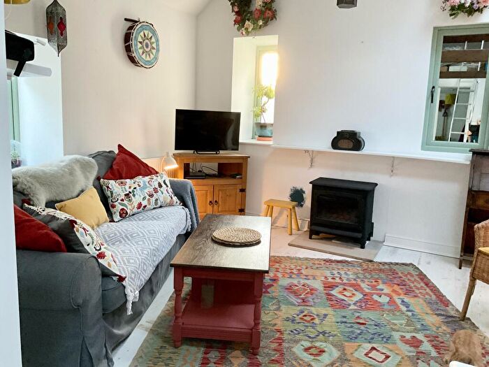 2 Bedroom Character Property For Sale In Bridge Street, Llandeilo, SA19