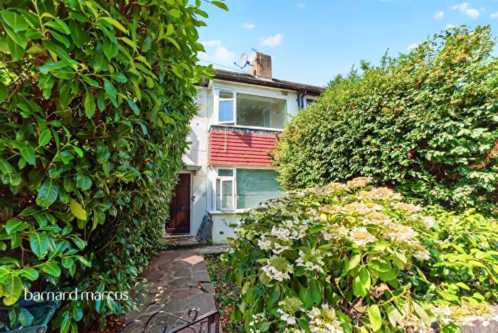 3 Bedroom Terraced House For Sale In Alexandra Road, London, N10