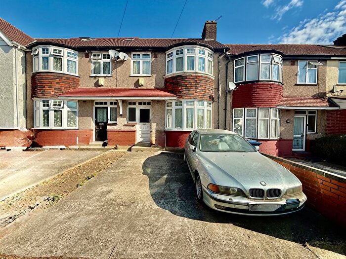 3 Bedroom Terraced House For Sale In Burns Avenue, Southall, UB1