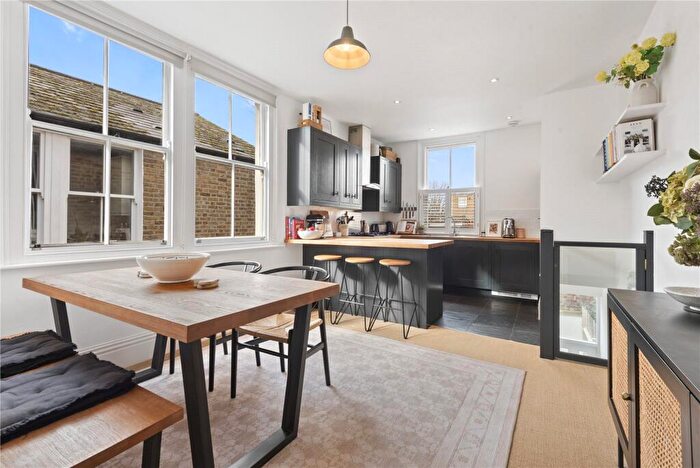 2 Bedroom Apartment For Sale In Lynn Road, SW12