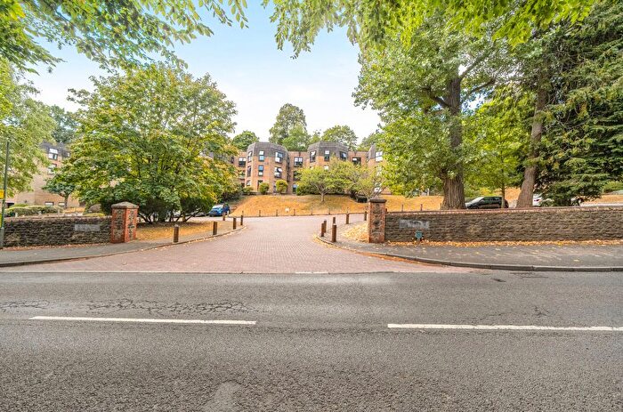 2 Bedroom Flat For Sale In Charterhouse Road, Godalming, Surrey, GU7
