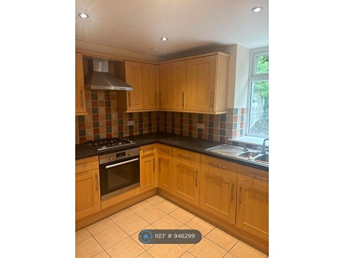 3 Bedroom Semi-Detached House To Rent In New Road, Swansea, SA8