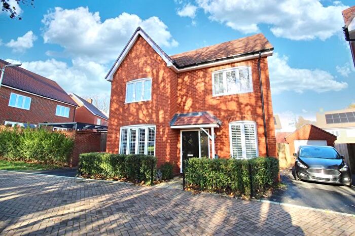 4 Bedroom Detached House For Sale In Carnoustie Crescent, Botley, Southampton, SO32