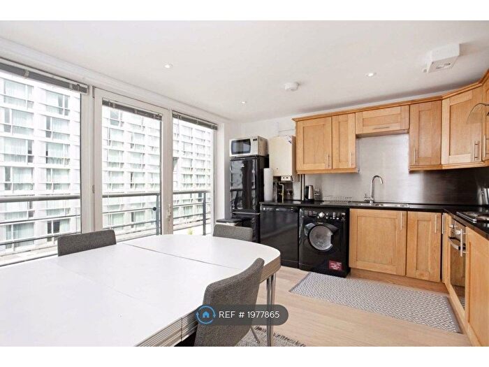 3 Bedroom Flat To Rent In Shaftesbury Place, London, W14