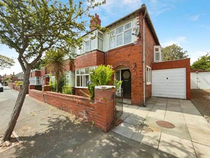 3 Bedroom Semi-Detached House For Sale In The Close, Crosby, L23