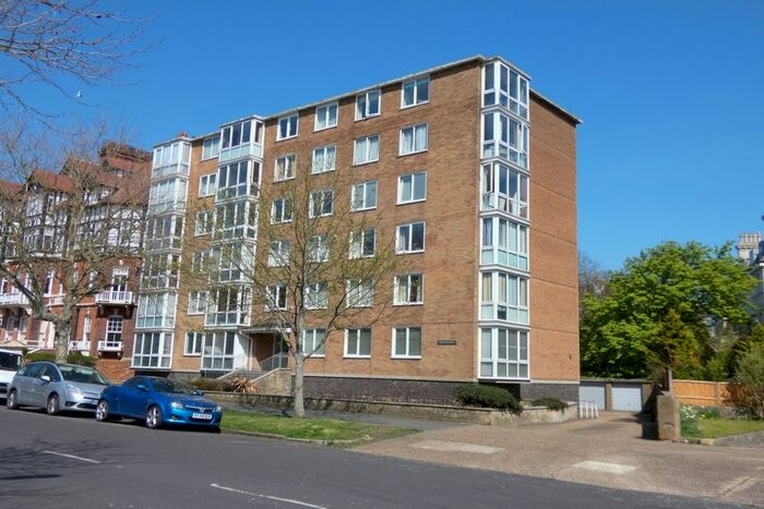 3 Bedroom Flat To Rent In Earls Avenue, Folkestone, Kent, CT20