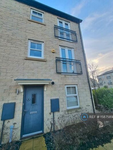 2 Bedroom Semi-Detached House To Rent In Holts Crest Way, Leeds, LS12