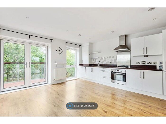 2 Bedroom Flat To Rent In Apex House, Orpington, BR5