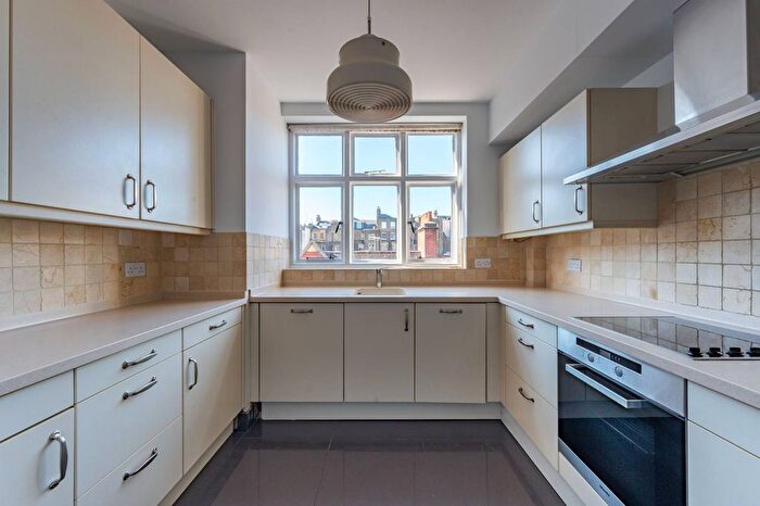 3 Bedroom Flat To Rent In Portland Place, Marylebone, London, W1B