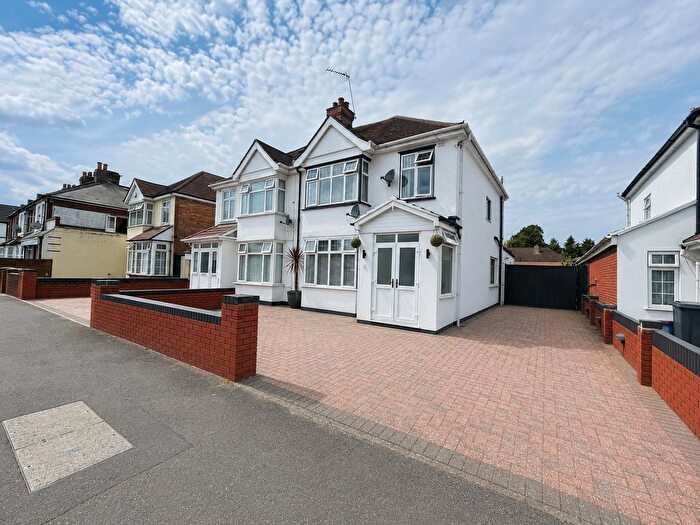 3 Bedroom Semi Detached House For Sale In Martindale Road, Hounslow, Greater London, TW4