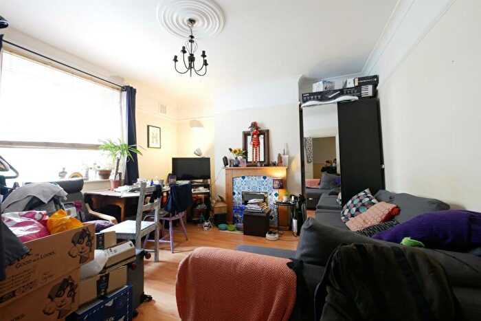 2 Bedroom Apartment To Rent In Albion Road, Stoke Newington, N16