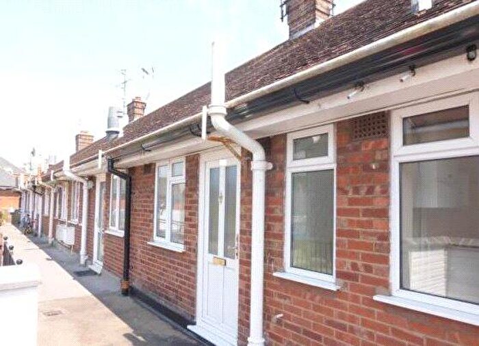 2 Bedroom Flat To Rent In Springfield Road, Horsham, West Sussex, RH12