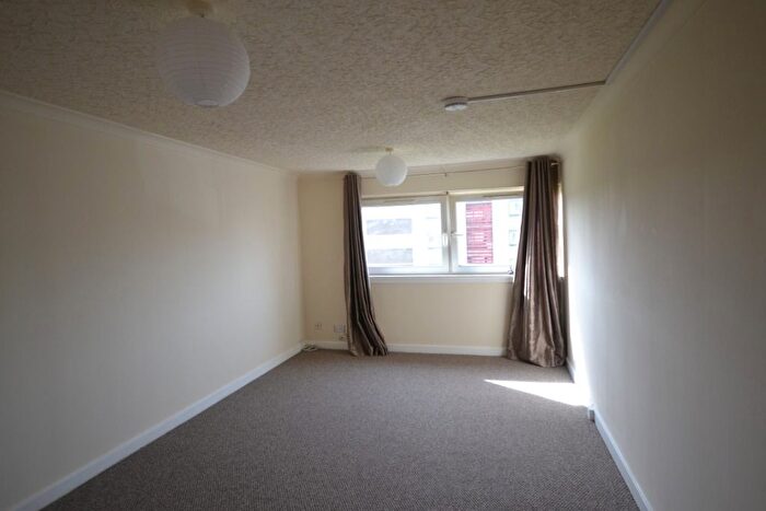 2 Bedroom Flat To Rent In Calder Grove, Sighthill, Edinburgh, EH11