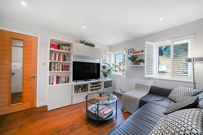 1 Bedroom Flat For Sale In Cubitt Terrace, London, SW4