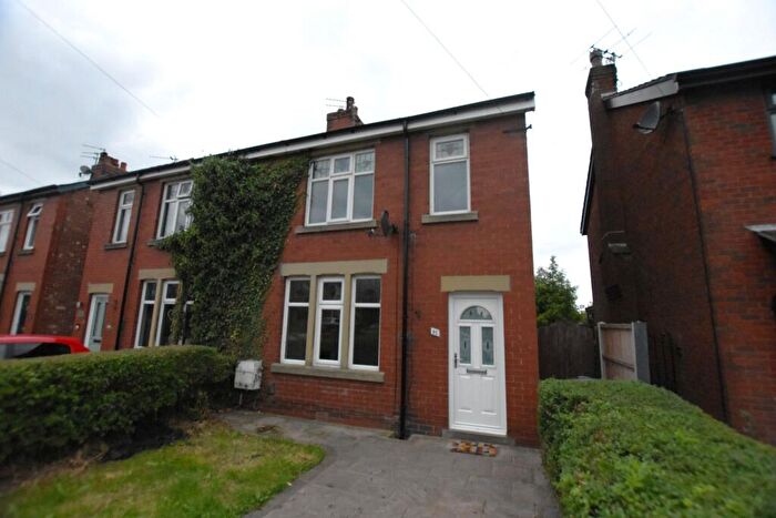 3 Bedroom Semi-Detached House For Sale In Kirkham Road, Freckleton, PR4
